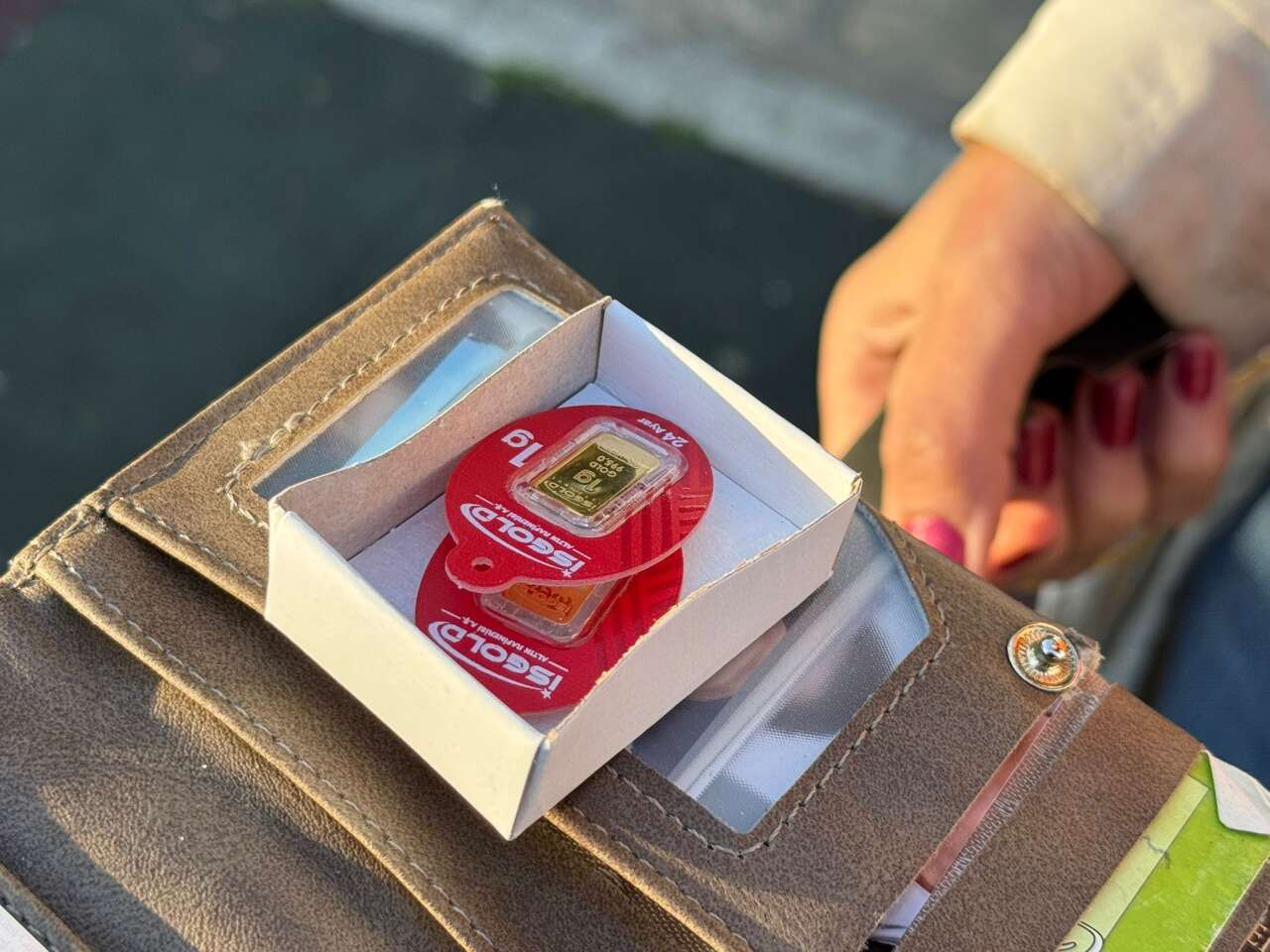 Menteşe’de Emekli Öğretmenden Örnek Davranış: İçinde Altın Bulunan Çantayı Sahibine Teslim Etti 4